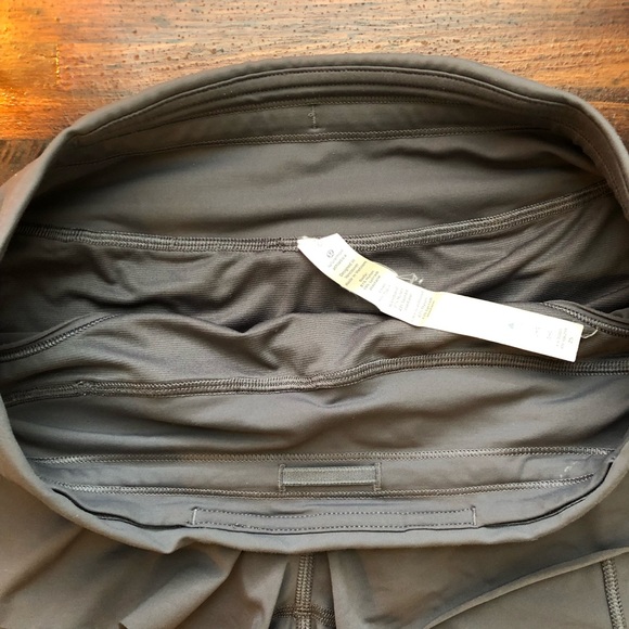 🍋 LULULEMON Chase me short 2.5” size 6 - Picture 5 of 7